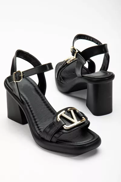 Suins Asmara Model V Boucle Sandales Détaillées