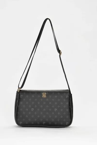 Черная женская сумка на плечо с монограммой 