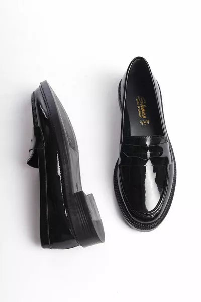 Mocassins en cuir verni Stradi Strap simples et élégants pour femmes