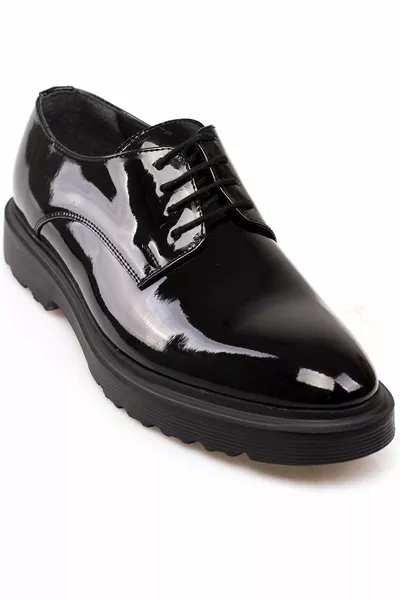 حذاء Eva Sole Classic مناسب للعناية الشخصية ويناسب الجلد اللامع والأسود