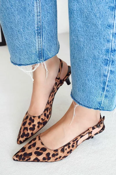 وحيد وأشار اصبع القدم حزام واحد مشبك ليوبارد أحذية نسائية ذات كعب عال
