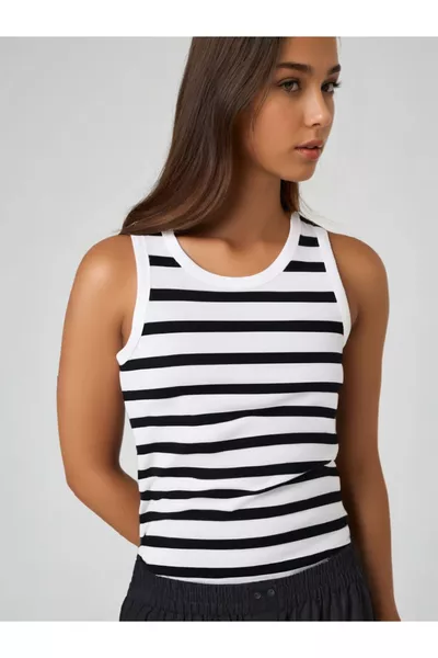 قميص رياضي واسع بحمالات عريضة من نوفيل