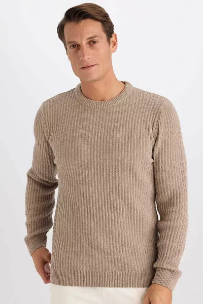 Классический трикотажный свитер с круглым вырезом axns