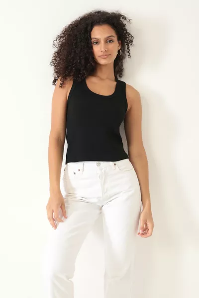 أميدا حمالة صدر نسائية قصيرة سادة بسُمك كبير وظهور محببة باللون الأسود - 