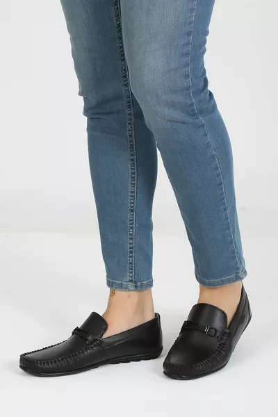 أحذية كلاسيكية غير رسمية مع مشبك غير رسمي