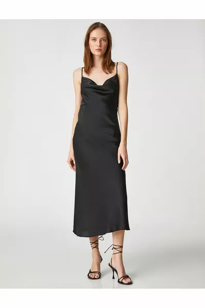 Abendkleid aus Satin Träger Degaje Kragen