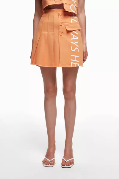 Mini-jupe plissée imprimée en texte détaillé orange