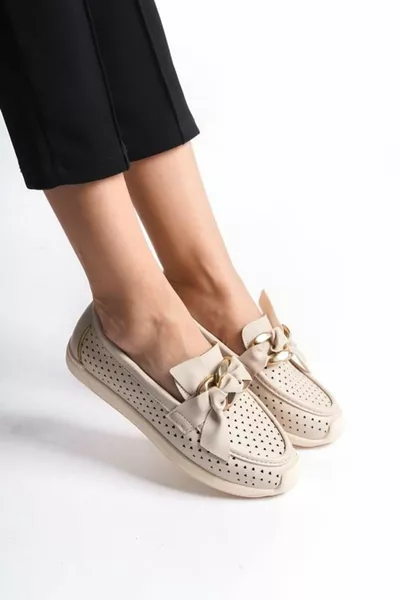 المرأة المتسكع مشبك أحذية عارضة