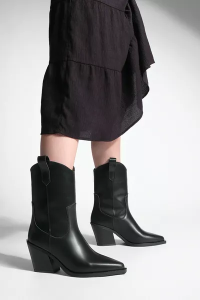 المرأة كعب سميك وأشار اصبع القدم الغربية الأحذية السوداء