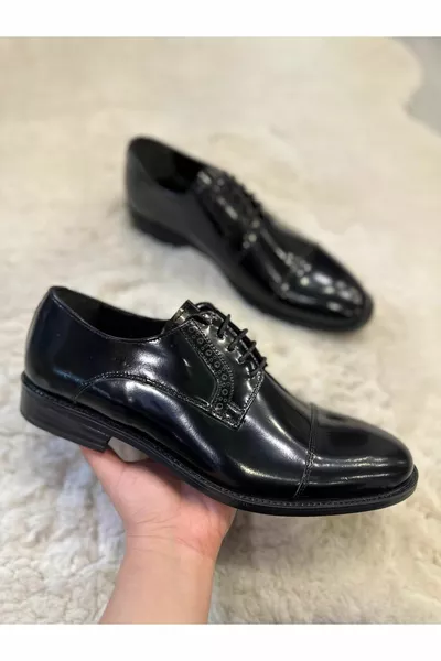 Открывающиеся кожаные классические туфли с рисунком