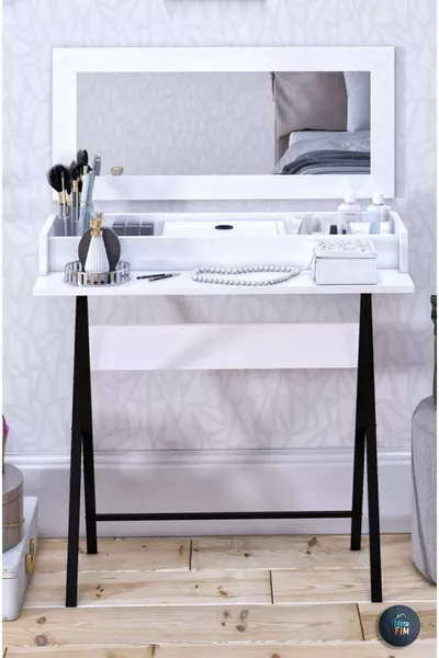 طاولة مكياج أنيقة باللون الأبيض