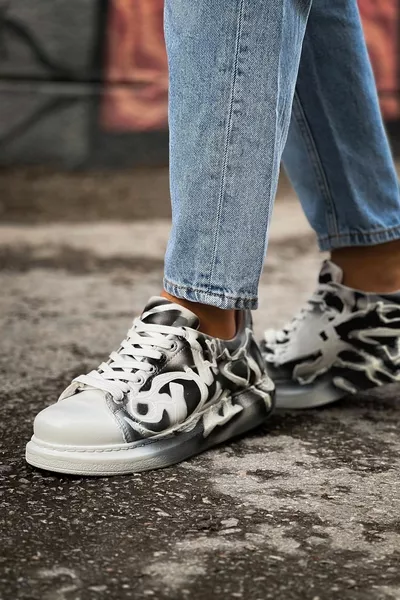 سي بي تي بيتورا – حذاء رياضي للرجال  أسود – أبيض تعتيم