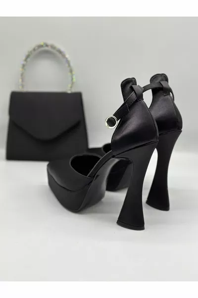 حذاء منصة الساتان الأسود