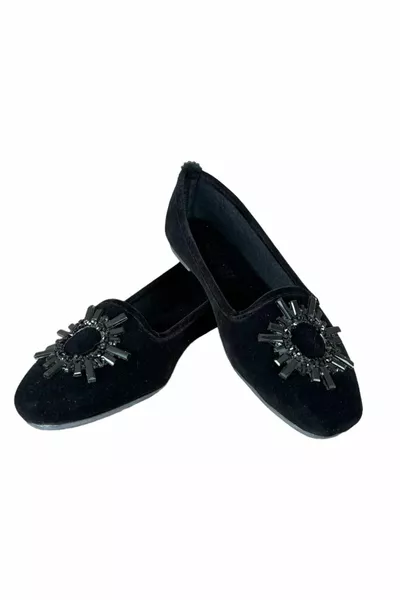 حذاء باليه من جلد الغزال للسيدات مع إبزيم حجري أسود - فضي