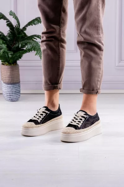 سنيكرز نسائي y