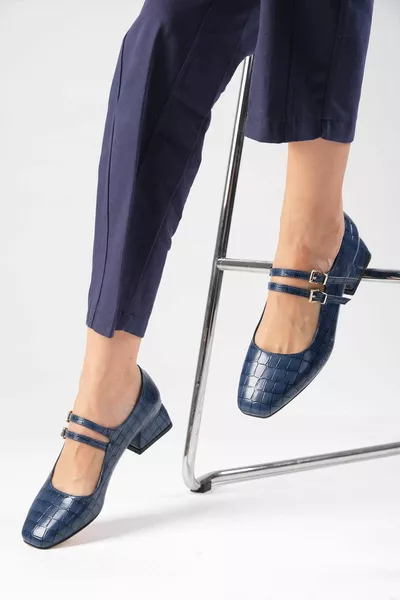 جيورجيا كحلي اللون الأزرق حادة اصبع القدم المرأة كعب قصير