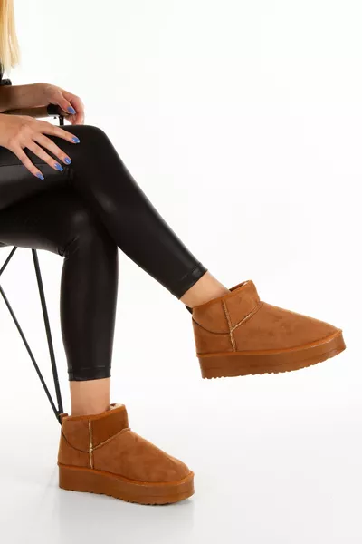 أحذية نسائية قصيرة من جلد الغزال داخل أحذية نعل سميك غامض