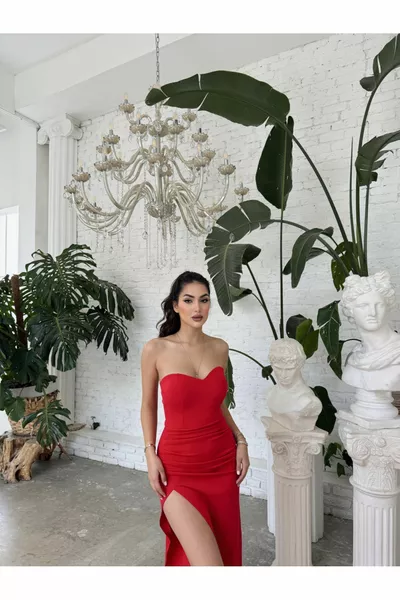 فساتين سهرة Feva بدون حمالات  أحمر