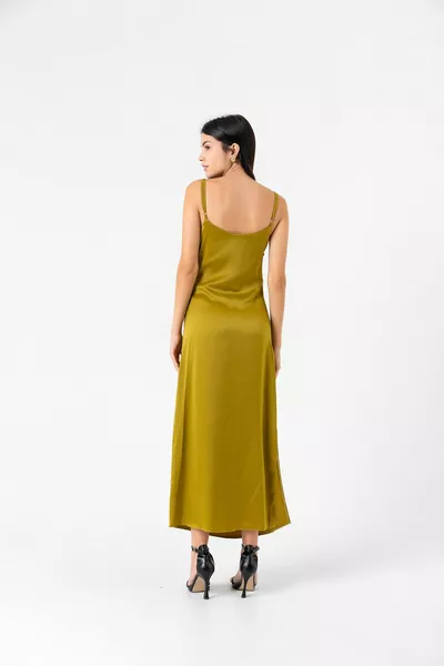Dikke groene bandje lange satijnen jurk