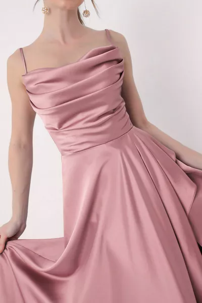 المرأة مسحوق انتفخ الساتان مساء اللباس والتخرج اللباس