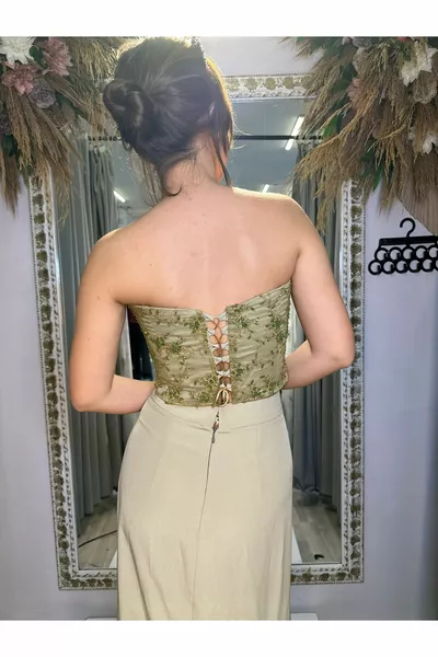 فستان من الساتان لخطوبة الزفاف لا تطلبي فساتين السهرة البيضاء بعد الحفلة