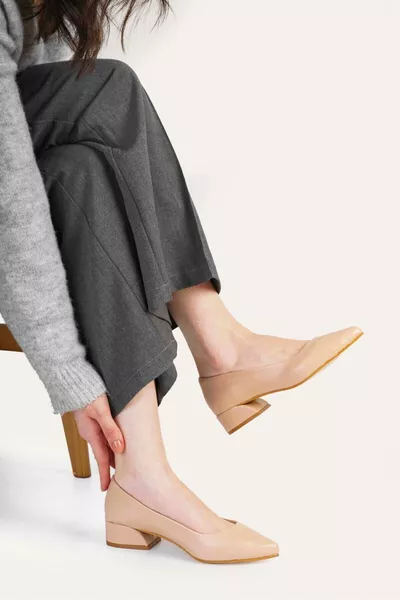 تان الباليه النسائي الشقق