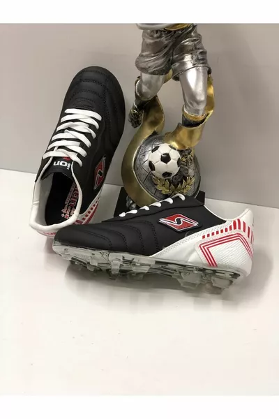 Кавказские черные детские футбольные бутсы