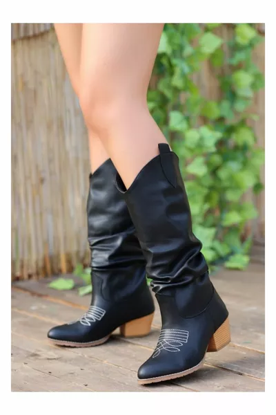  Черни ботуши на ток