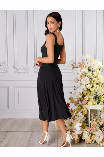 Ausgestelltes Midikleid aus Samt mit eckigen Trägern