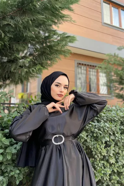 Abiti da sera in raso con cintura in vita elasticizzata neri