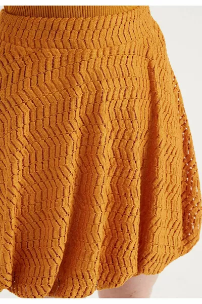 تنورة قصيرة رقيق