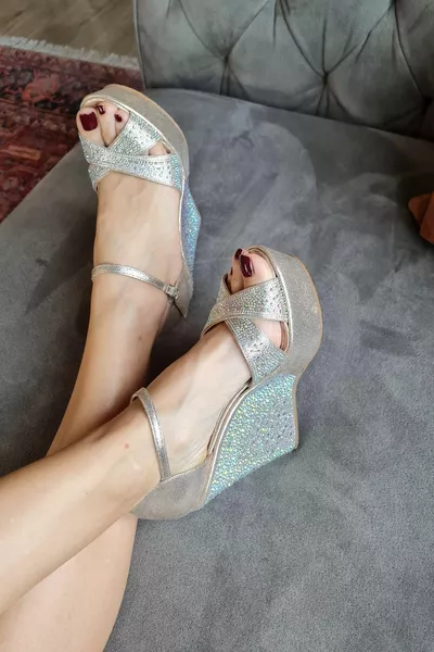   المرأة مبطن الكعب الحجر مساء الأحذية