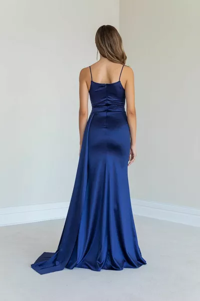 الساتان النسيج الصدر رايات شق التفاصيل قطع الأسماك ماكسي طول الأزرق الداكن الساتان مساء اللباس 