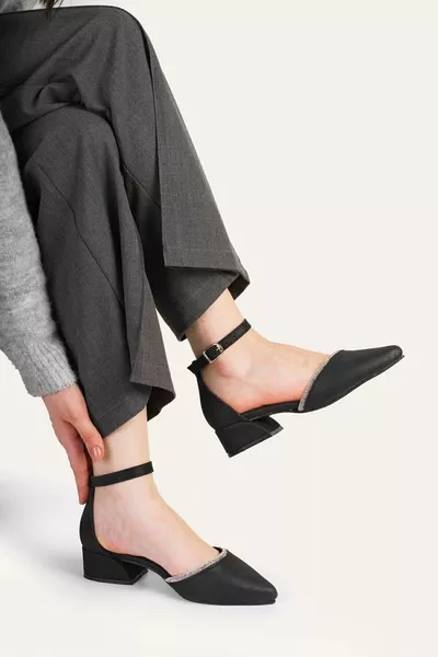 Five Ponts with a stony black belly