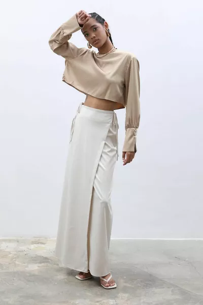 Сатенена пола със странична вратовръзка 