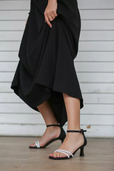 Senisa Micro Material Каблуки с черным камнем