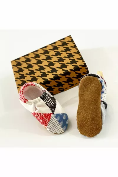 Babyschuhe aus  % Baumwolle Babyschühchen aus  % Kalbsleder mit Sohle