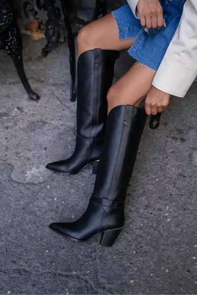 Черни ботуши от естествена кожа Yonna