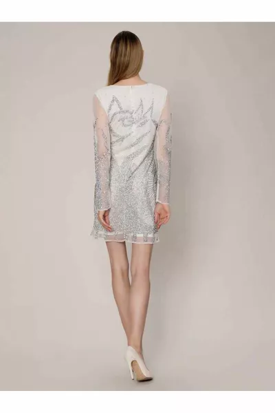 حجر مطرز فستان الزفاف كريم 