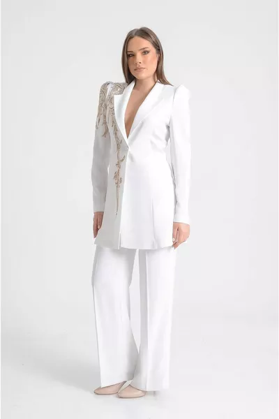 Weißes besticktes Doppelset