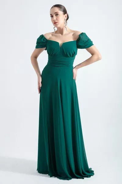 Smaragdgroene avondjurk met open schoudersplit en split en gedetailleerde tule voor dames