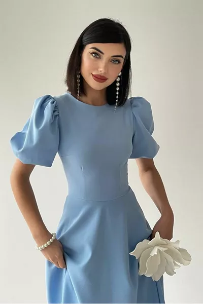 المرأة أطلس النسيج جولة الرقبة الأميرة الأكمام تصميم ميدي الطفل الأزرق مساء اللباس 