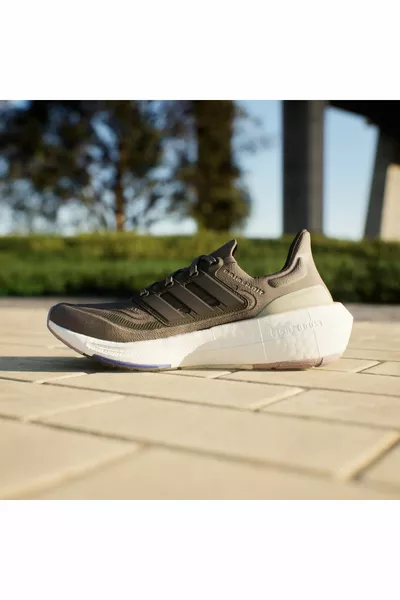 Ultraboost أحذية الجري الرجالية الخفيفة باللون البني