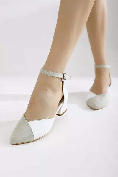 Серина Бяла Каска с заострен пръст Каска Сандали на нисък ток