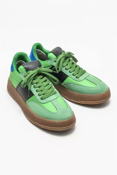 حذاء رياضي نسائي أخضر