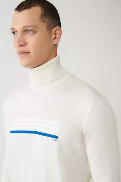 كنزة تريكو قطنية رجالية بلون العاج وياقة عالية 