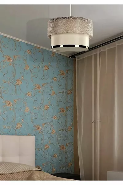 شمعدان كعكة فردي مع دانتيل ذهبي وتفاصيل شمبانيا