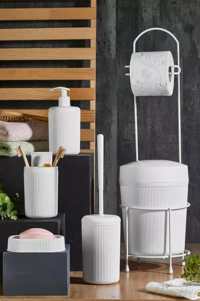 Witte 6-delige badkamer set met metalen standaard, afvalbak, wc-papierhouder, toiletborstel en zeepdispenser voor vaste en vloeibare zeep
