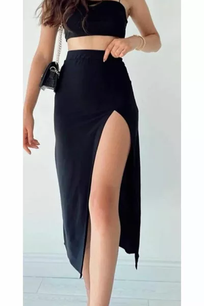 بالإضافة إلى حجم تنورة شق