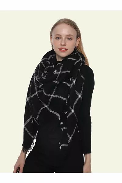 وشاح أسود بخطوط بيضاء